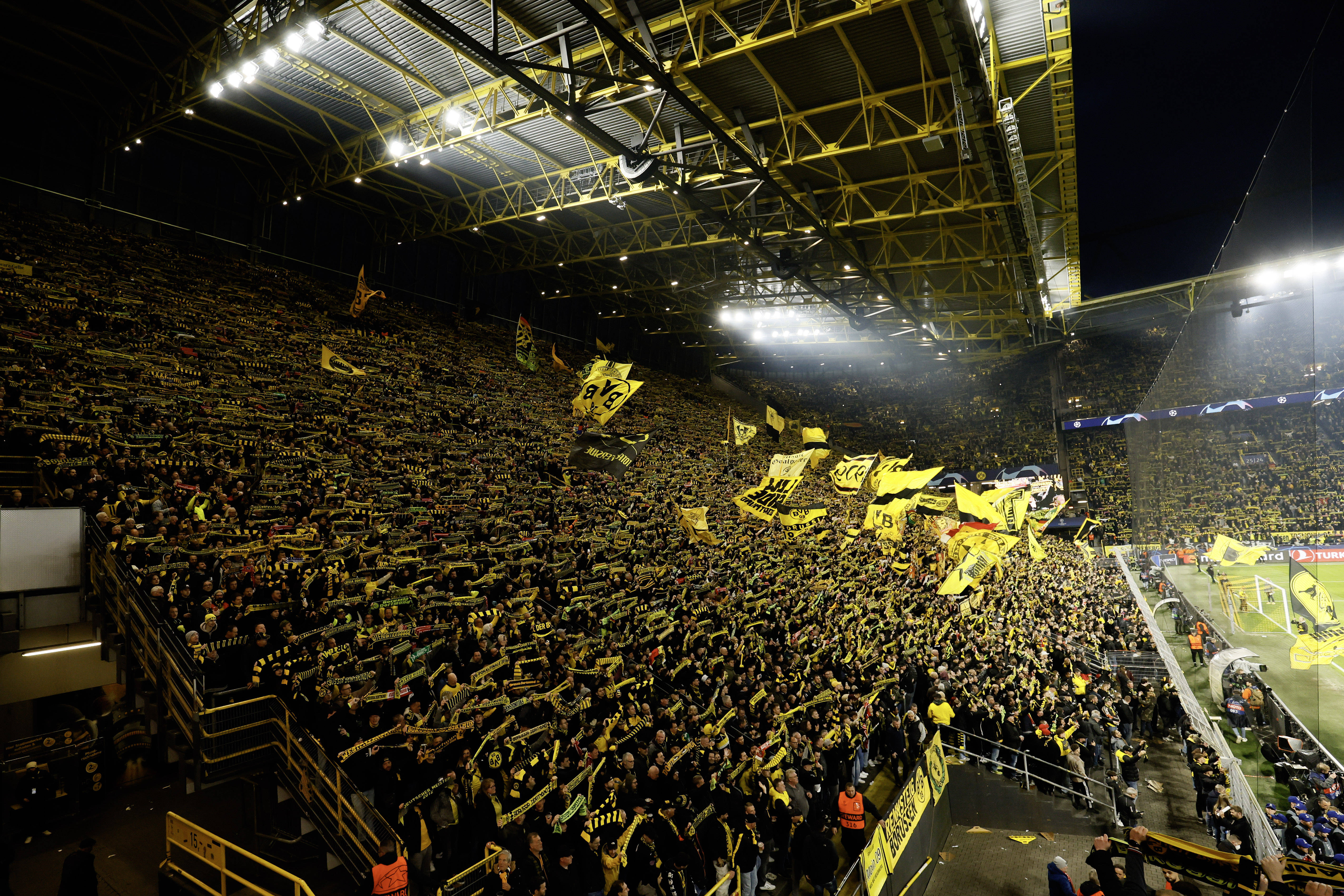 多特蒙德在主场完胜，保持不败纪录