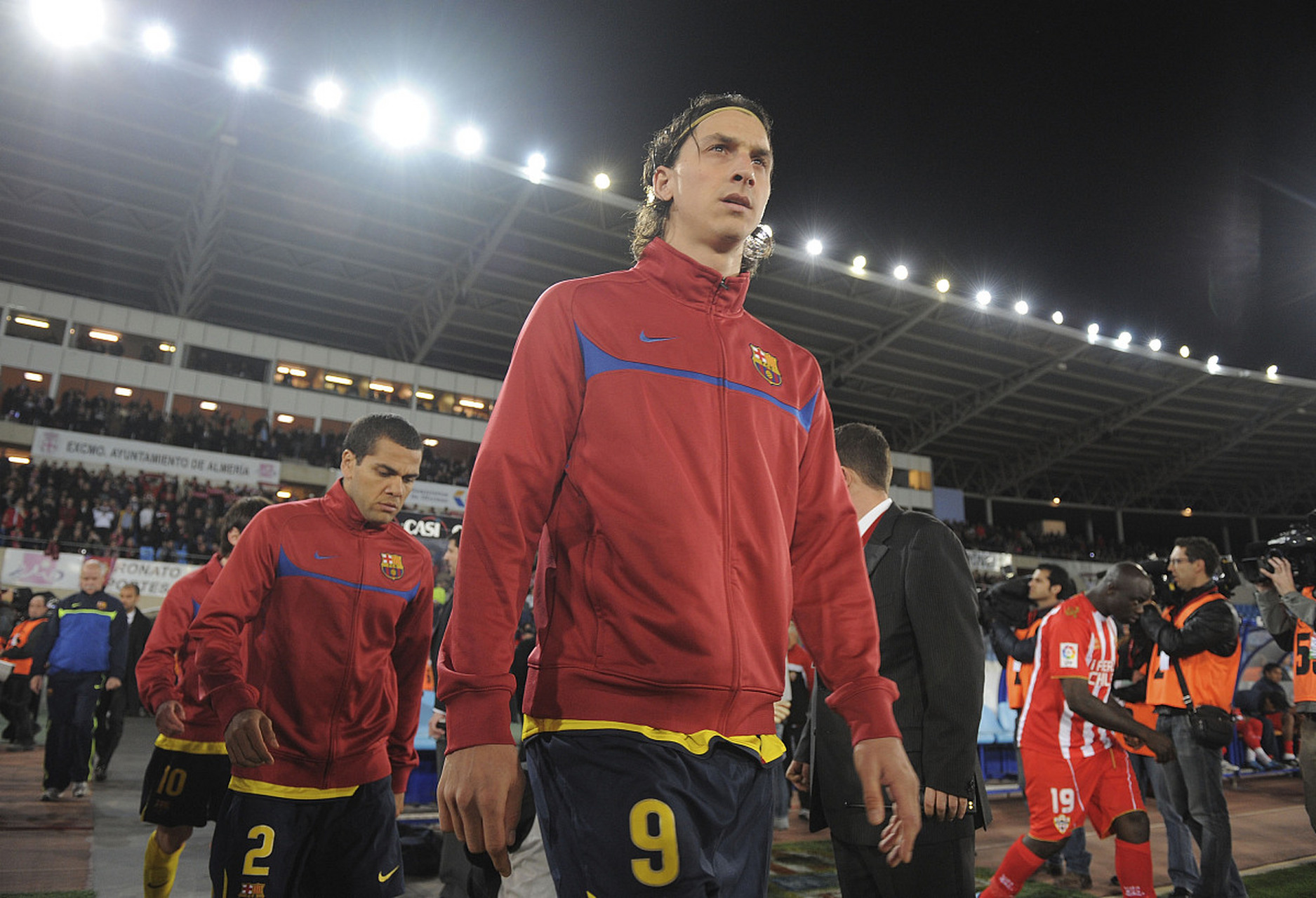 哈德斯菲尔德主场不敌阿斯顿维拉，降级风险加大