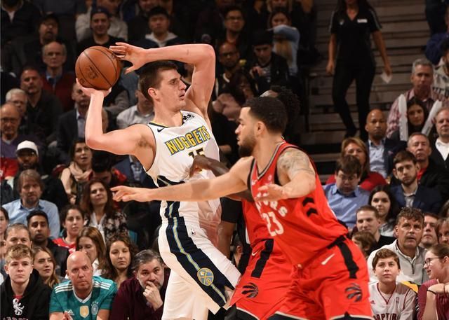 包含加拿大队遭遇逆转，惊险一刻的词条