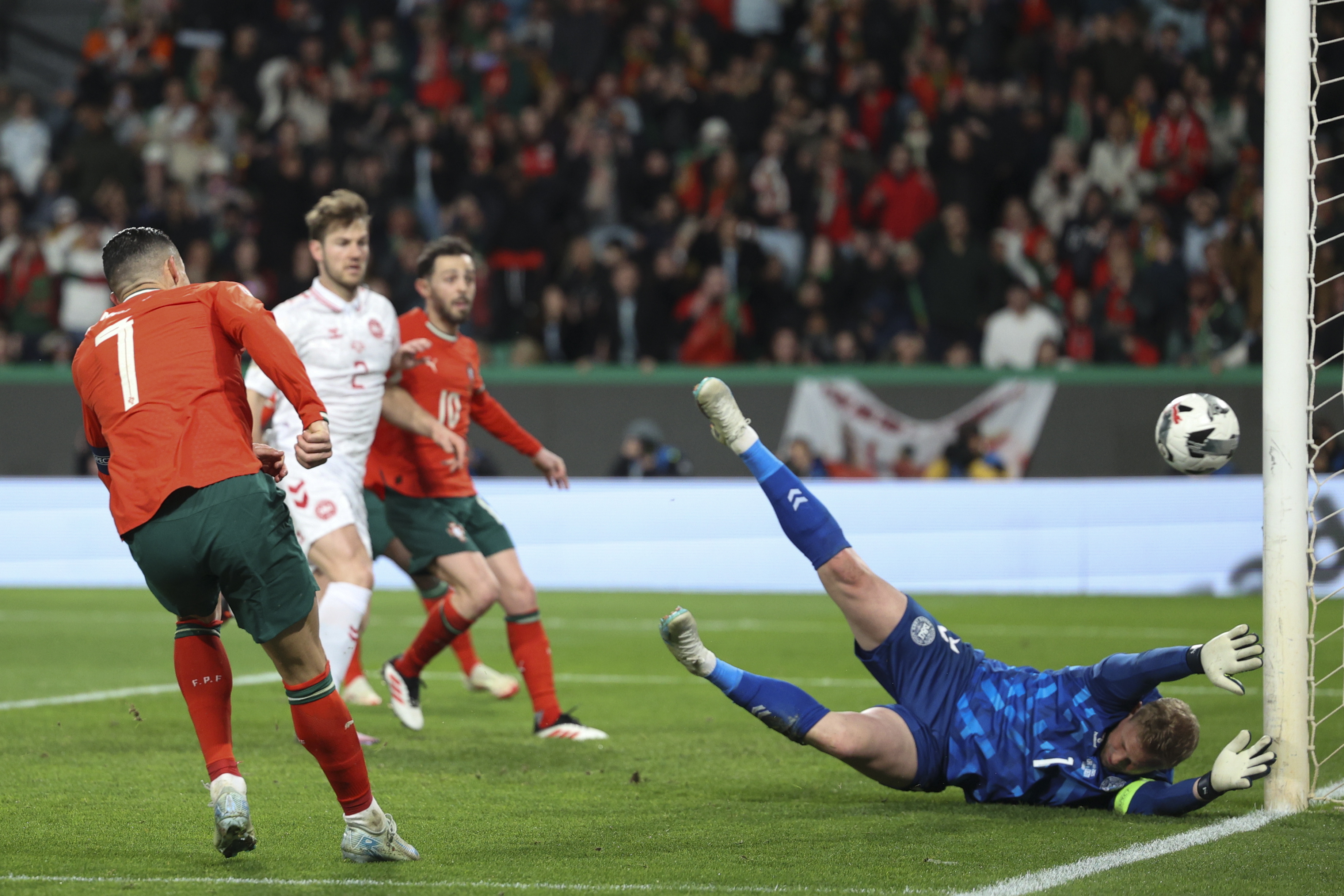 关于一场瞩目的国际足球晋级战即将上演的信息 关于一场瞩目的国际足球晋级战即将上演的信息