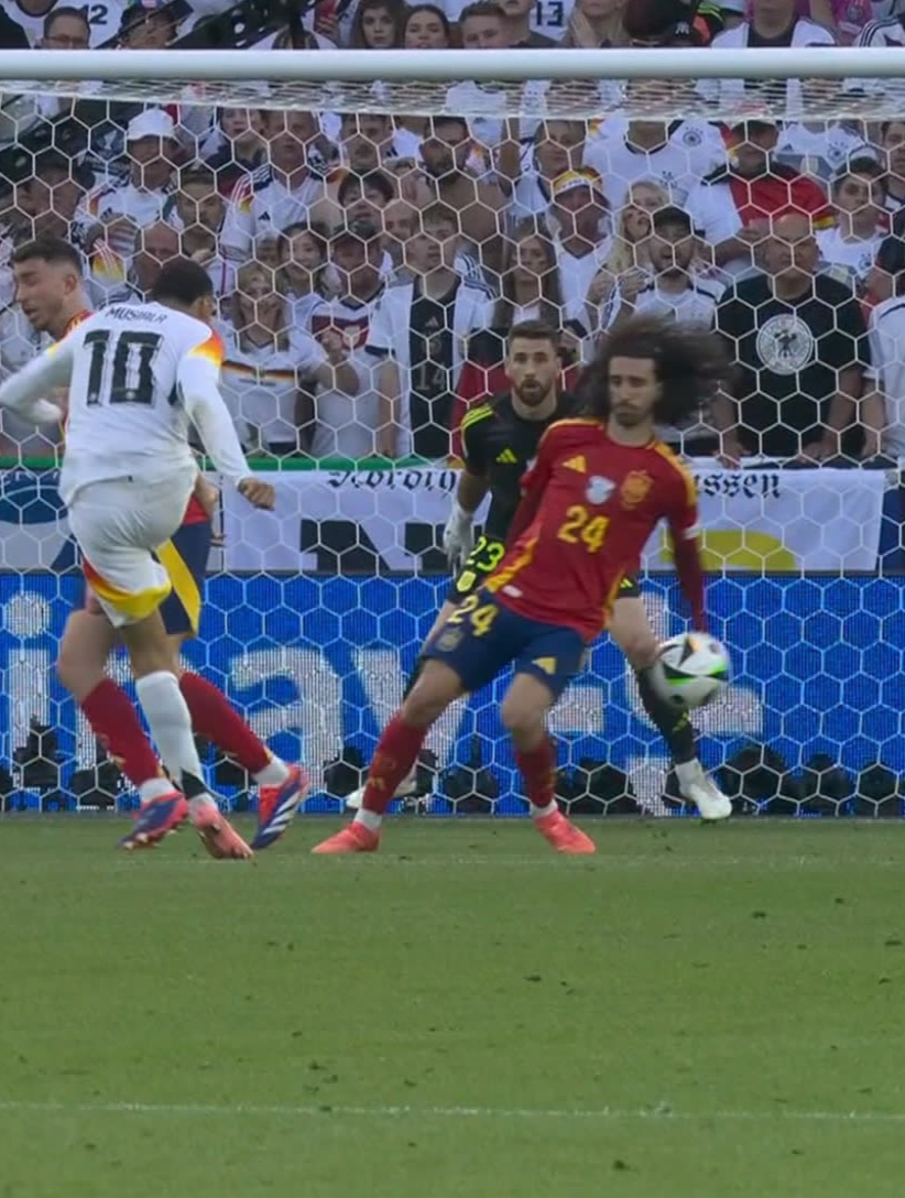 欧洲赛事主裁判执法引发争议