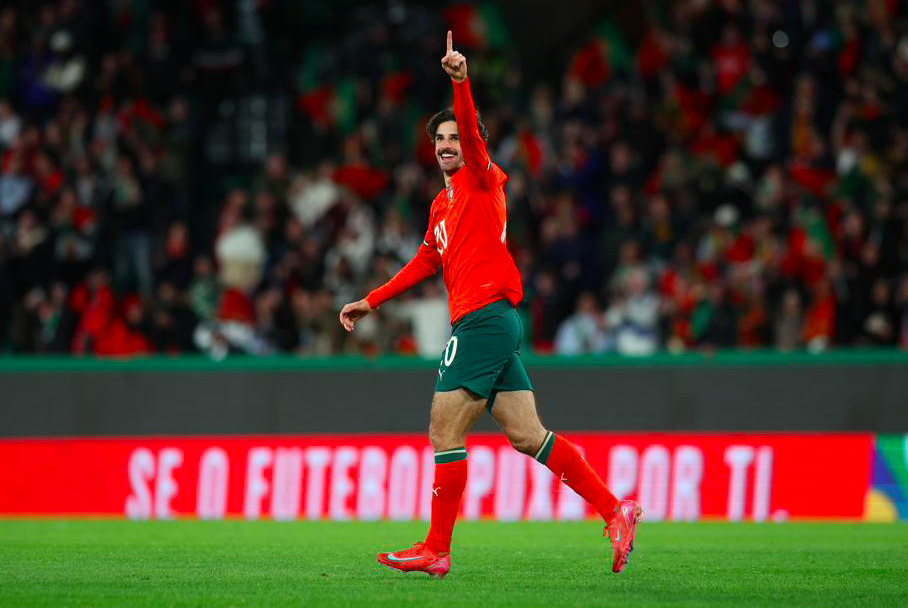 包含摩纳哥主场大胜，稳固争冠地位的词条