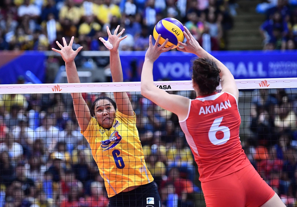 阿联酋排球选手神勇表现，连扳两局