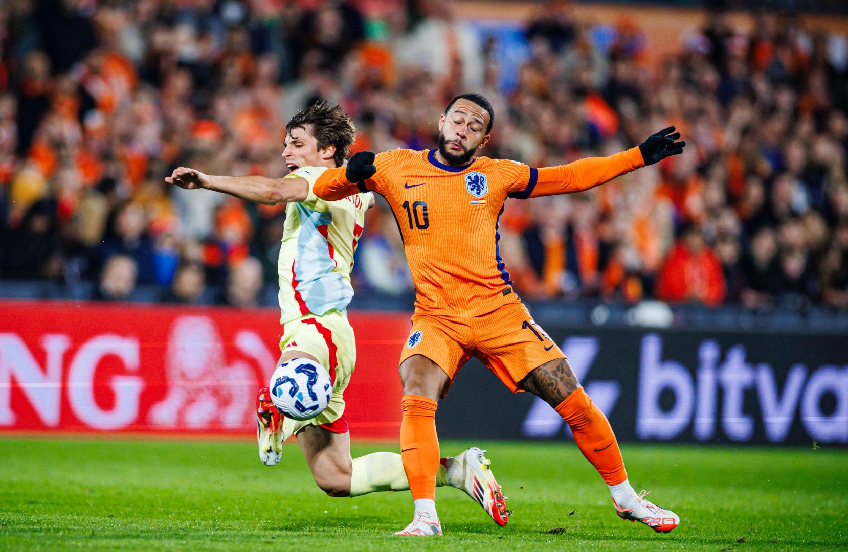 欧洲联赛强队交锋激烈角逐引发球迷关注