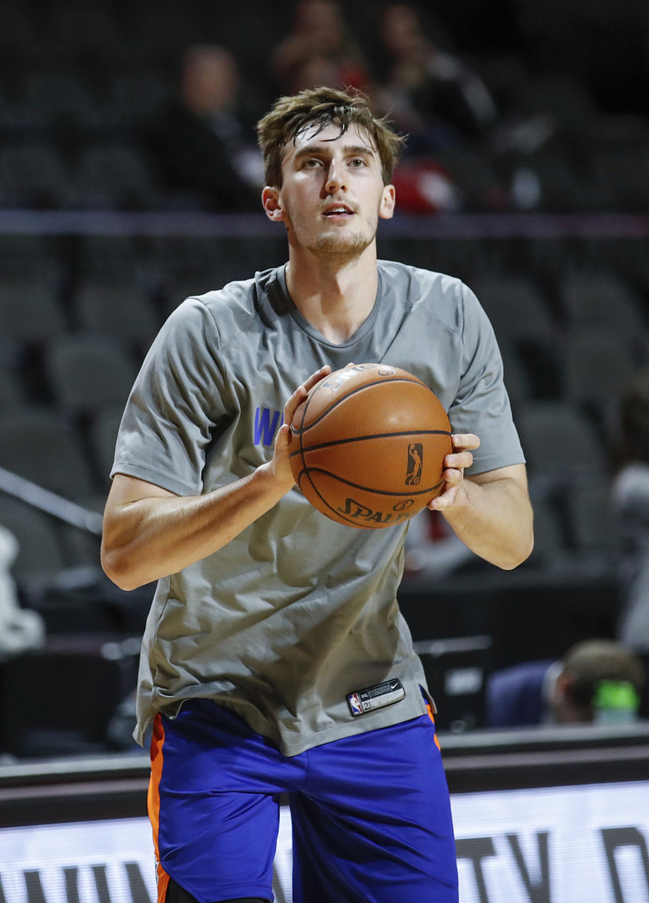 尼克斯横扫塞尔维亚男篮，东契奇爆发神勇的简单介绍