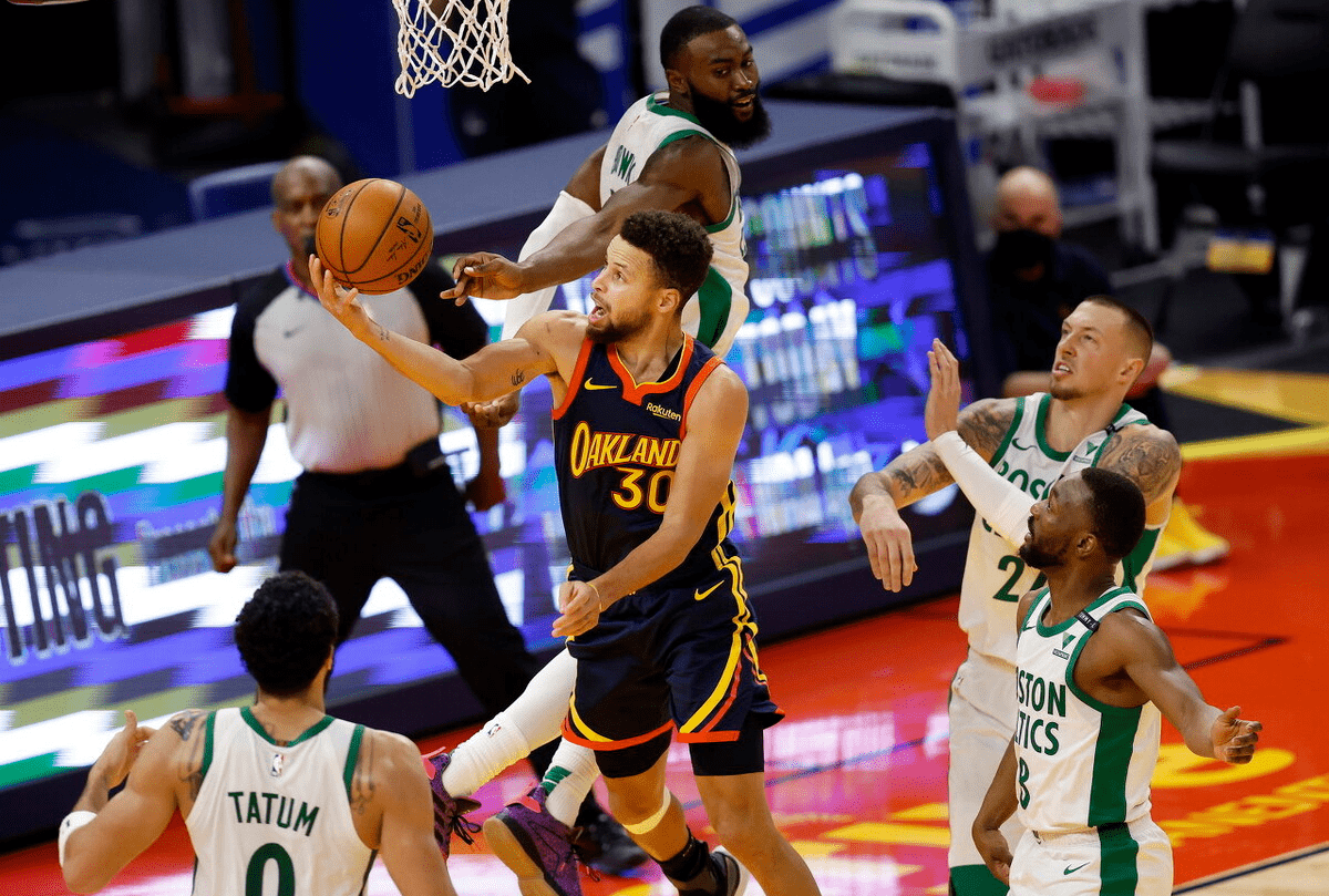 勇士横扫掘金，萨姆·米切尔关键制胜