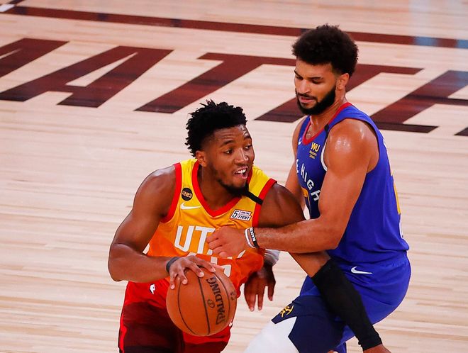 勇士横扫掘金，萨姆·米切尔关键制胜