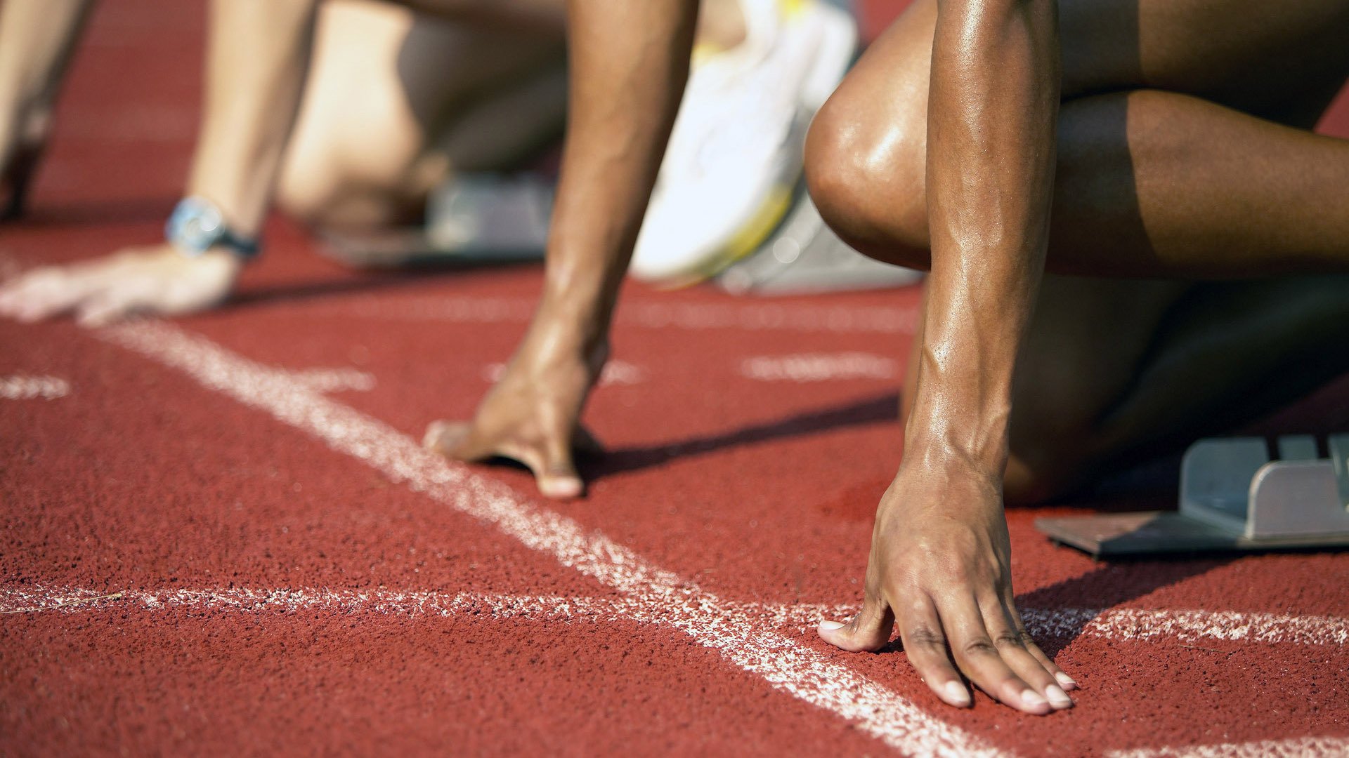 赛道与绿茵的共振,当F1引擎轰鸣遇见京多安的关键节点