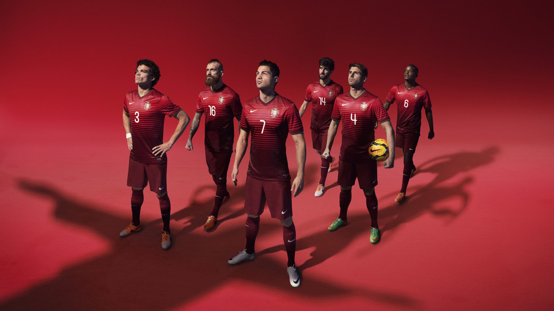 赛道上的绝对统治，维斯塔潘领衔迈凯伦横扫索伯车队